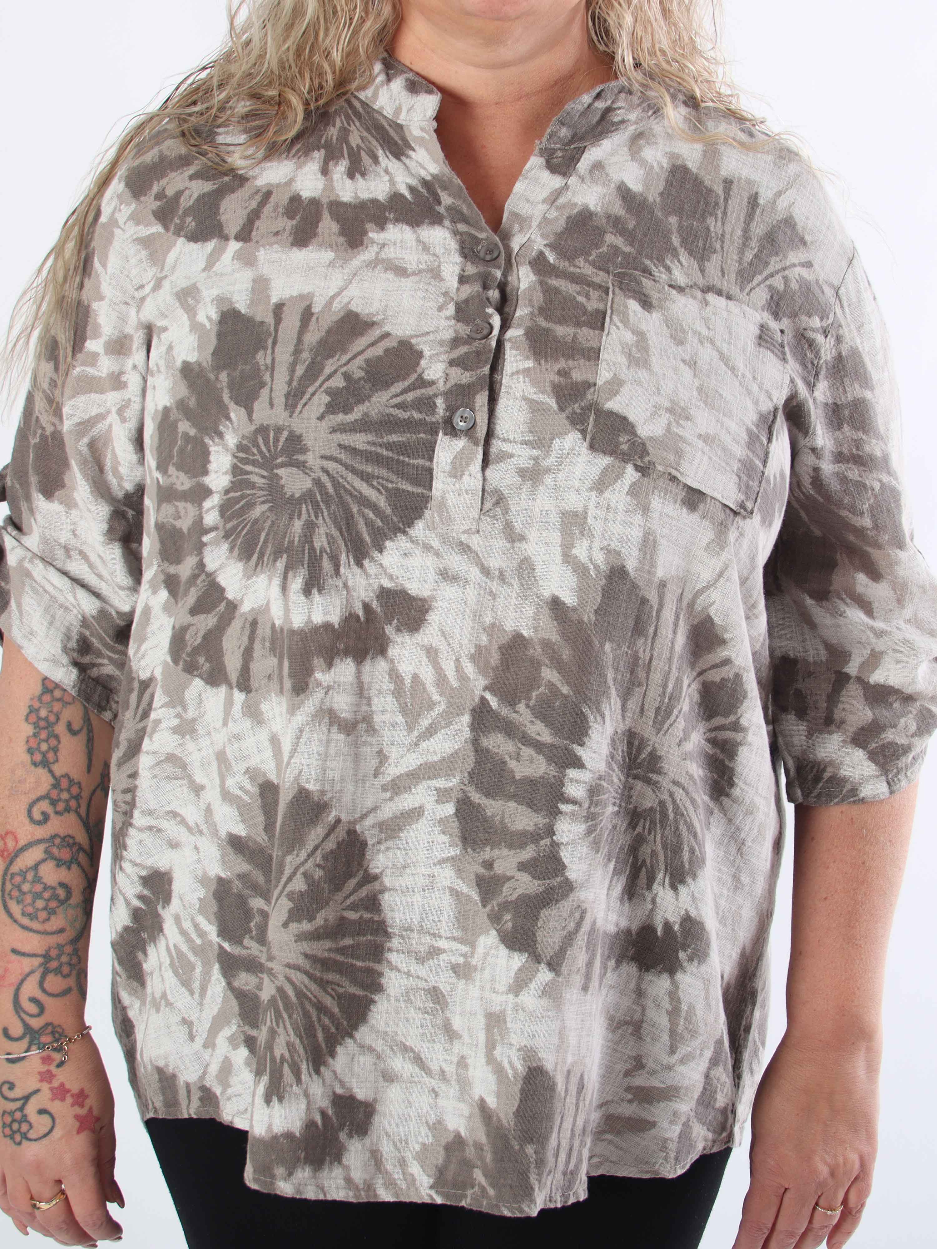 Akella - Mönstrad plus size skjorta i ljust bomullstyg